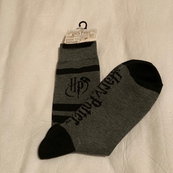 Harry Potter crew socks. Fit size 6-12 - Picture 2 of 4